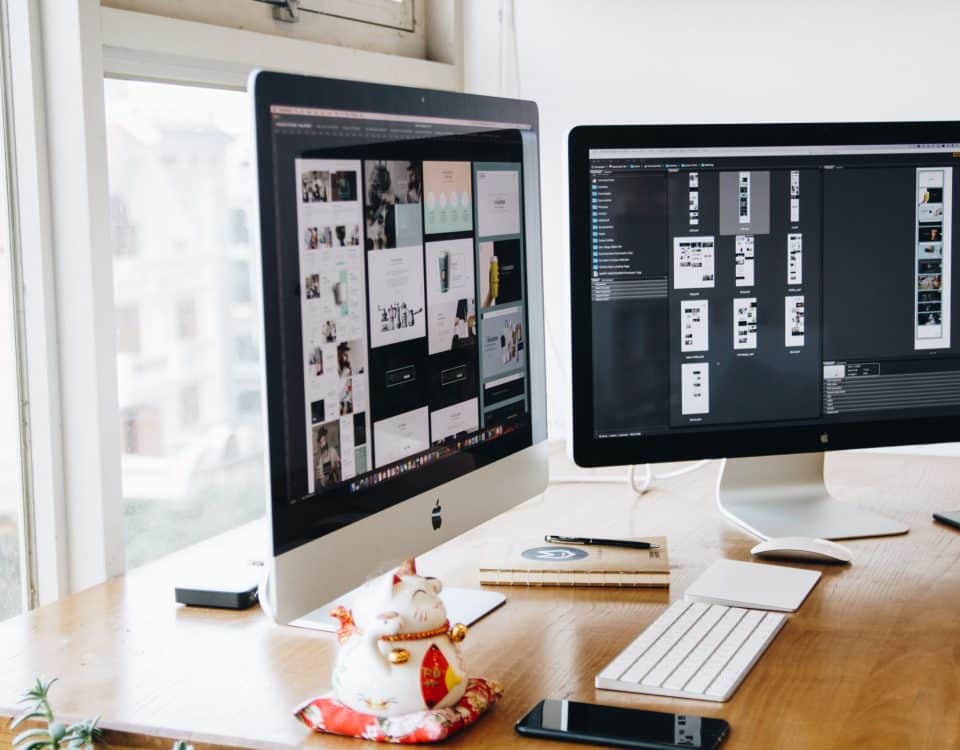 Silver Imac on Top of Brown Wooden Table